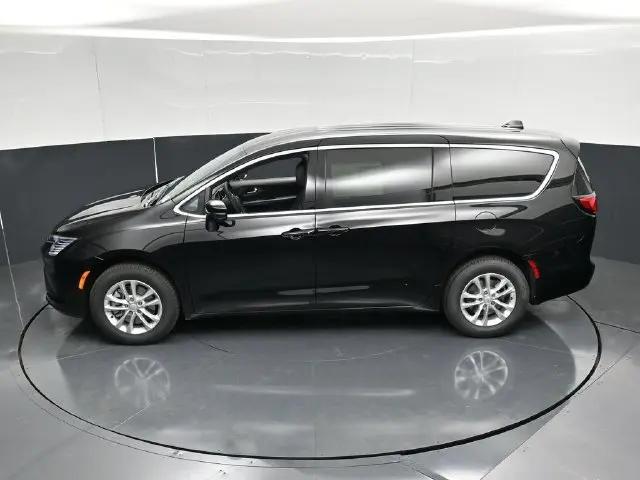 2027 Chrysler Pacifica Select AWD