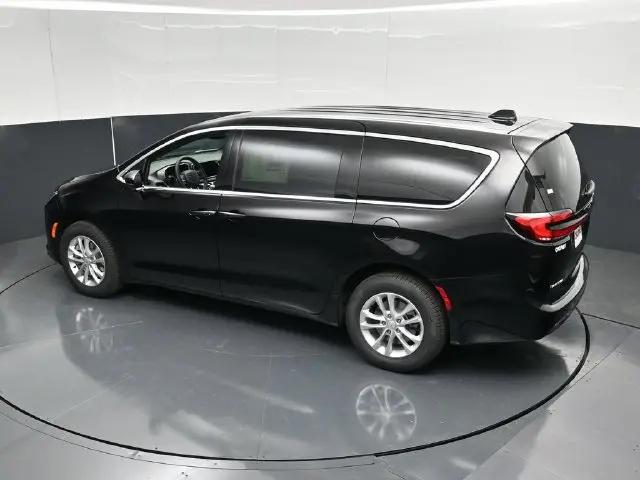 2027 Chrysler Pacifica Select AWD