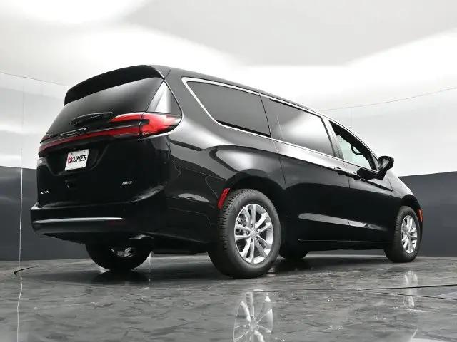 2027 Chrysler Pacifica Select AWD