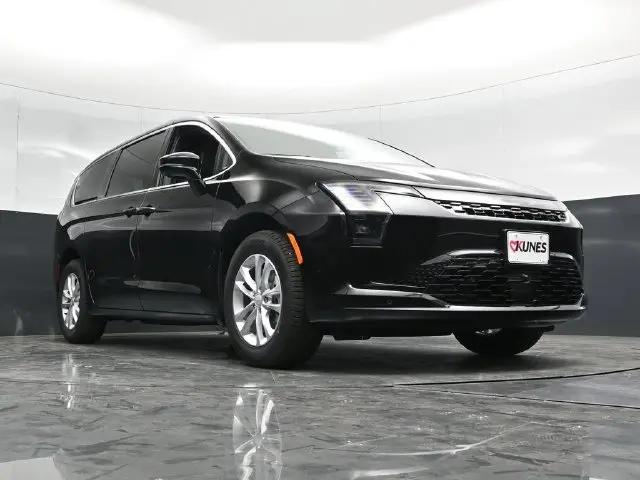 2027 Chrysler Pacifica Select AWD