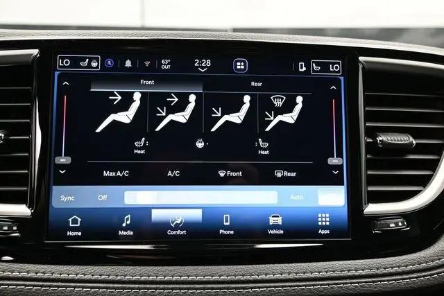 2027 Chrysler Pacifica Select
