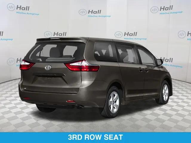 2020 Toyota Sienna XLE