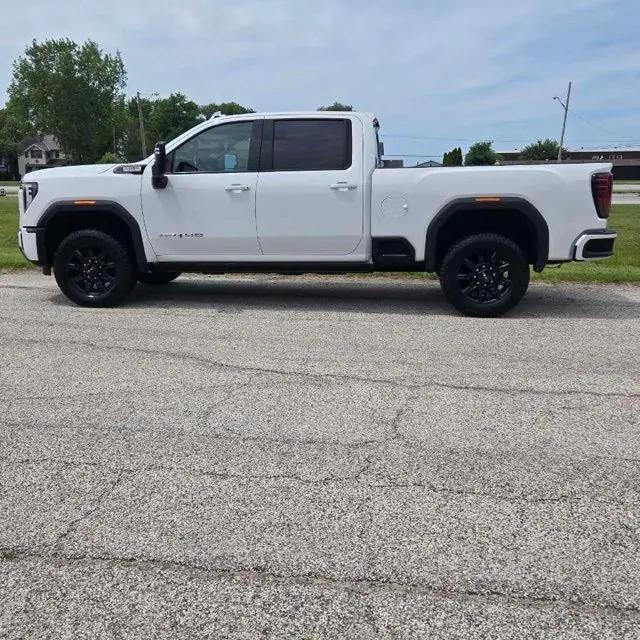 2024 GMC Sierra 2500HD 4WD Crew Cab Standard Bed AT4