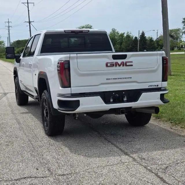 2024 GMC Sierra 2500HD 4WD Crew Cab Standard Bed AT4
