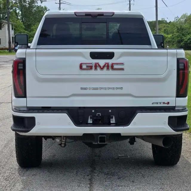 2024 GMC Sierra 2500HD 4WD Crew Cab Standard Bed AT4