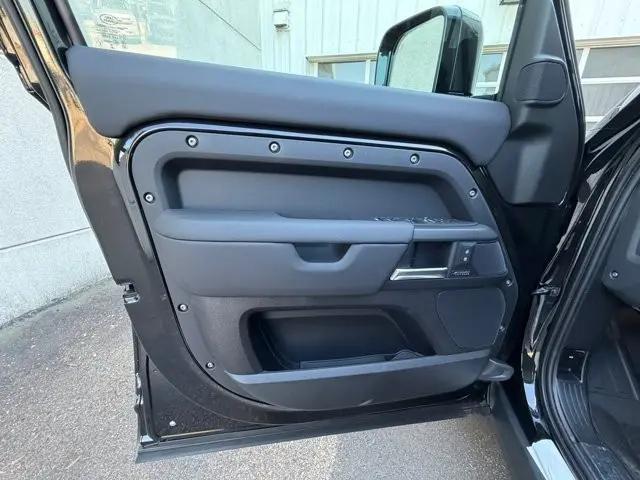 2026 Land Rover Defender P400 X-Dynamic SE