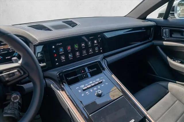 2025 Porsche Panamera 4