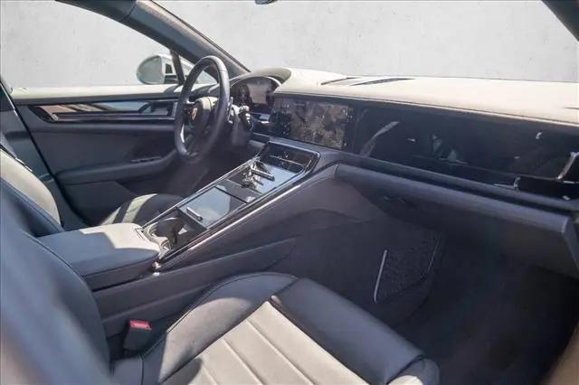 2025 Porsche Panamera 4