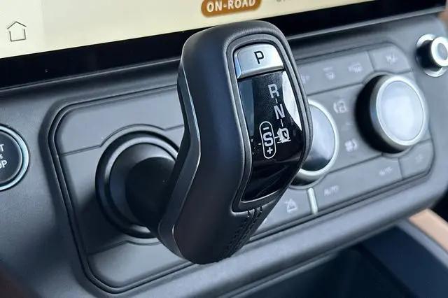 2026 Land Rover Defender P400 X-Dynamic SE