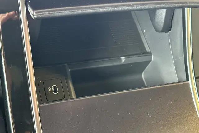 2026 Land Rover Range Rover Velar P250 Dynamic SE