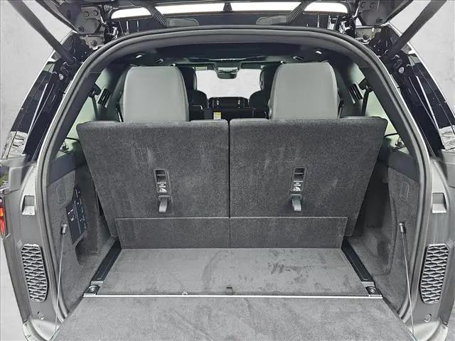 2025 Land Rover Discovery P300 S