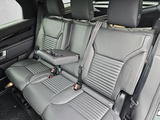 2025 Land Rover Discovery P300 S