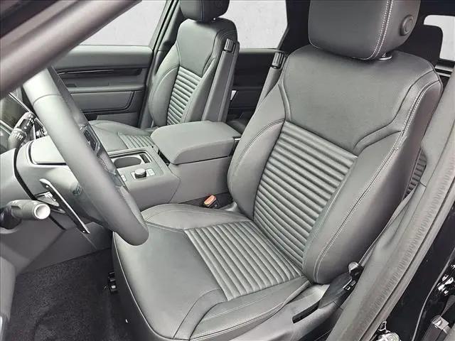 2025 Land Rover Discovery P300 S