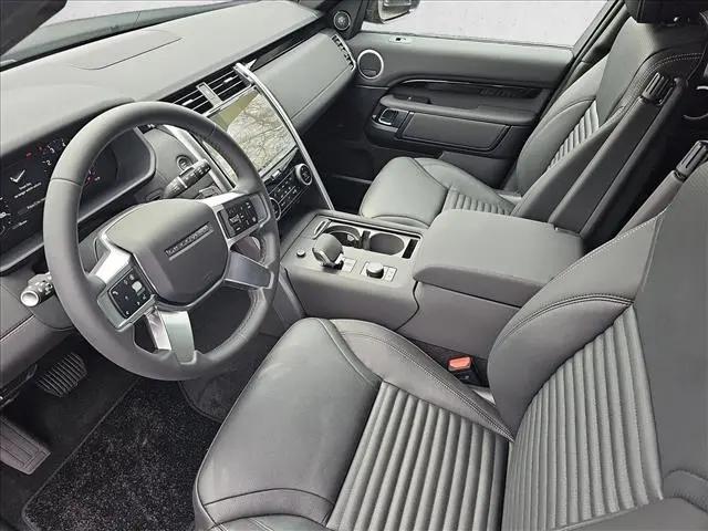 2025 Land Rover Discovery P300 S