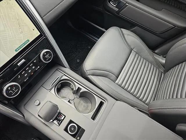 2025 Land Rover Discovery P300 S