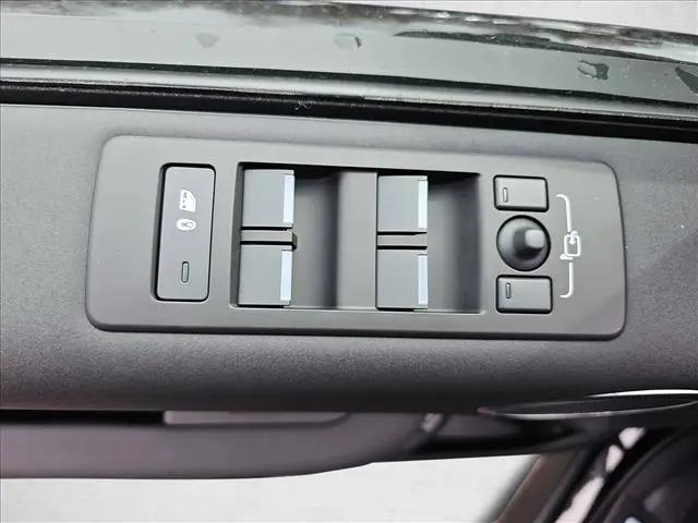 2025 Land Rover Discovery P300 S