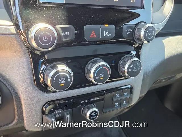 2026 Ram 1500 Express Crew Cab 4x4 57 Box
