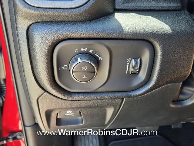 2026 Ram 1500 Express Crew Cab 4x4 57 Box