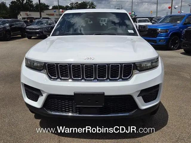 2026 Jeep Grand Cherokee Laredo 4x2