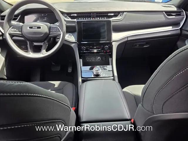 2026 Jeep Grand Cherokee Laredo 4x2
