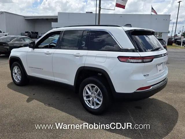 2026 Jeep Grand Cherokee Laredo 4x2