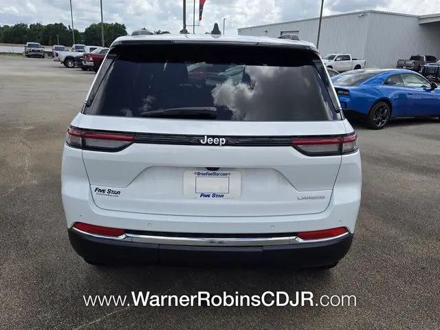 2026 Jeep Grand Cherokee Laredo 4x2