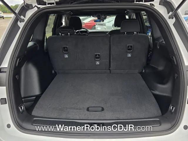 2026 Jeep Grand Cherokee Laredo 4x2
