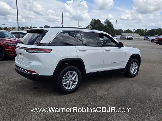 2026 Jeep Grand Cherokee Laredo 4x2