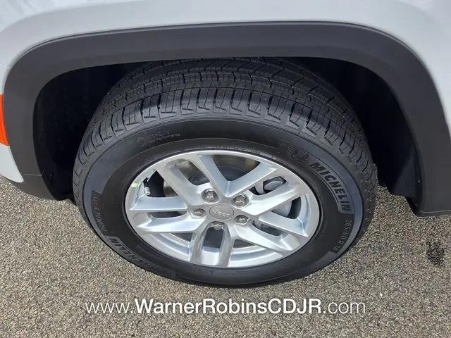 2026 Jeep Grand Cherokee Laredo 4x2