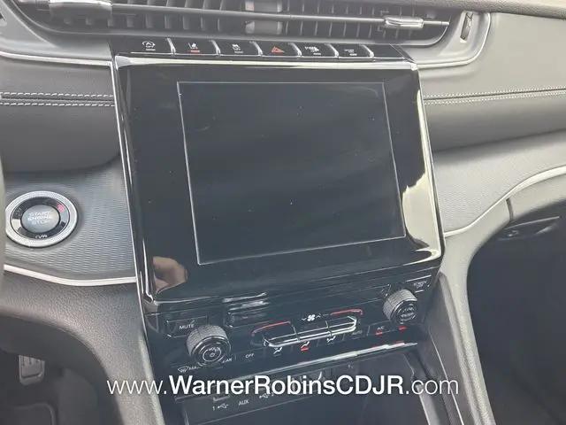 2026 Jeep Grand Cherokee Laredo 4x2