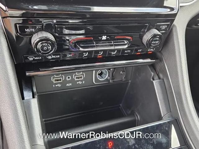 2026 Jeep Grand Cherokee Laredo 4x2