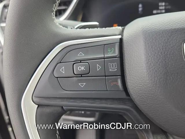 2026 Jeep Grand Cherokee Laredo 4x2