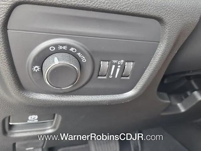 2026 Jeep Grand Cherokee Laredo 4x2