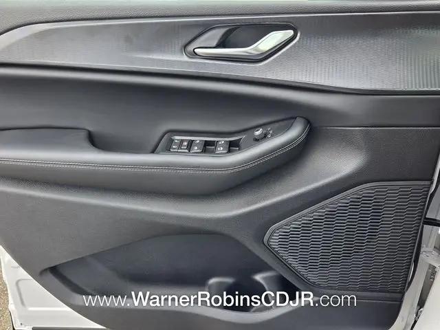 2026 Jeep Grand Cherokee Laredo 4x2