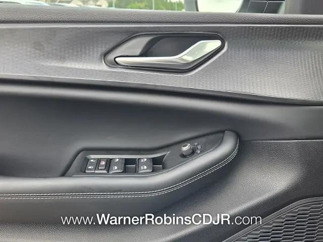 2026 Jeep Grand Cherokee Laredo 4x2