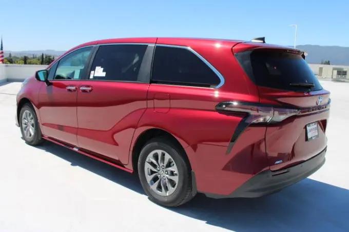 2026 Toyota Sienna XLE
