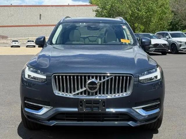 2025 Volvo XC90 Plug-In Hybrid Plus