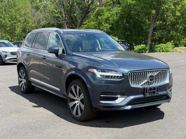 2025 Volvo XC90 Plug-In Hybrid Plus