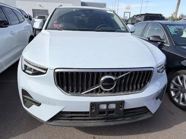 2025 Volvo XC40 B5 Core Bright Theme