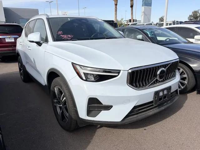 2025 Volvo XC40 B5 Core Bright Theme