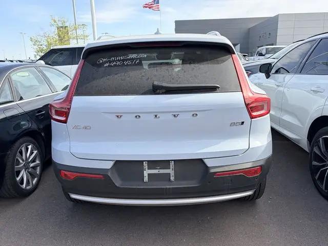 2025 Volvo XC40 B5 Core Bright Theme