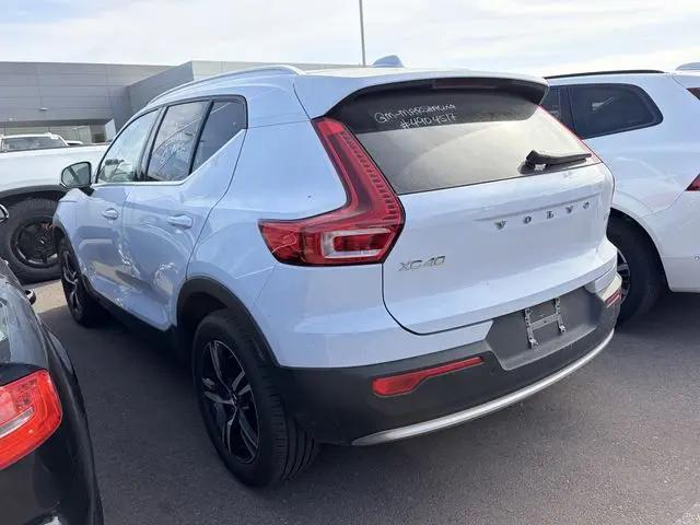 2025 Volvo XC40 B5 Core Bright Theme