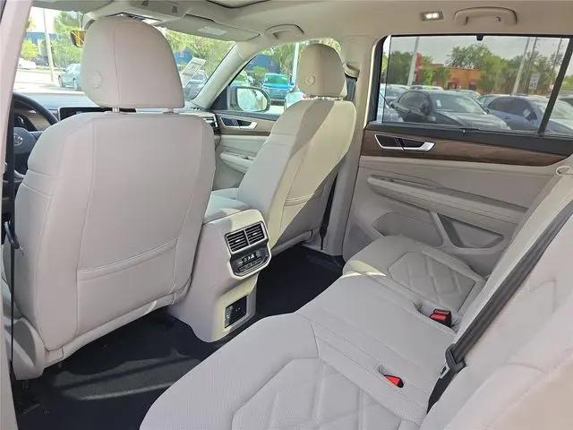 2026 Volkswagen Atlas SE with Technology