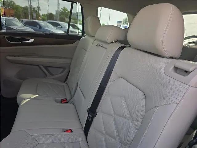 2026 Volkswagen Atlas SE with Technology