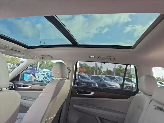 2026 Volkswagen Atlas SE with Technology