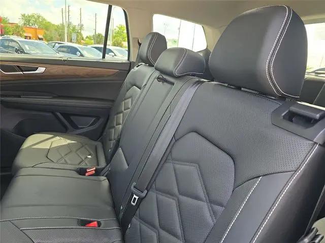 2026 Volkswagen Atlas SE with Technology