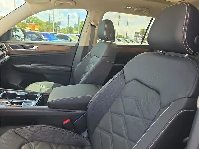 2026 Volkswagen Atlas SE with Technology