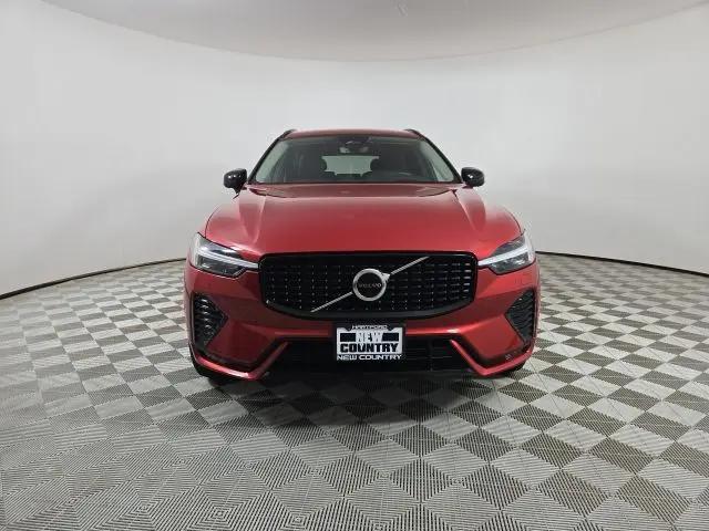 2023 Volvo XC60 B6 Ultimate Dark Theme