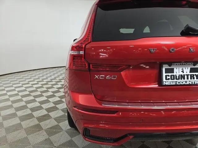 2023 Volvo XC60 B6 Ultimate Dark Theme