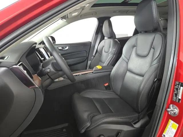2023 Volvo XC60 B6 Ultimate Dark Theme